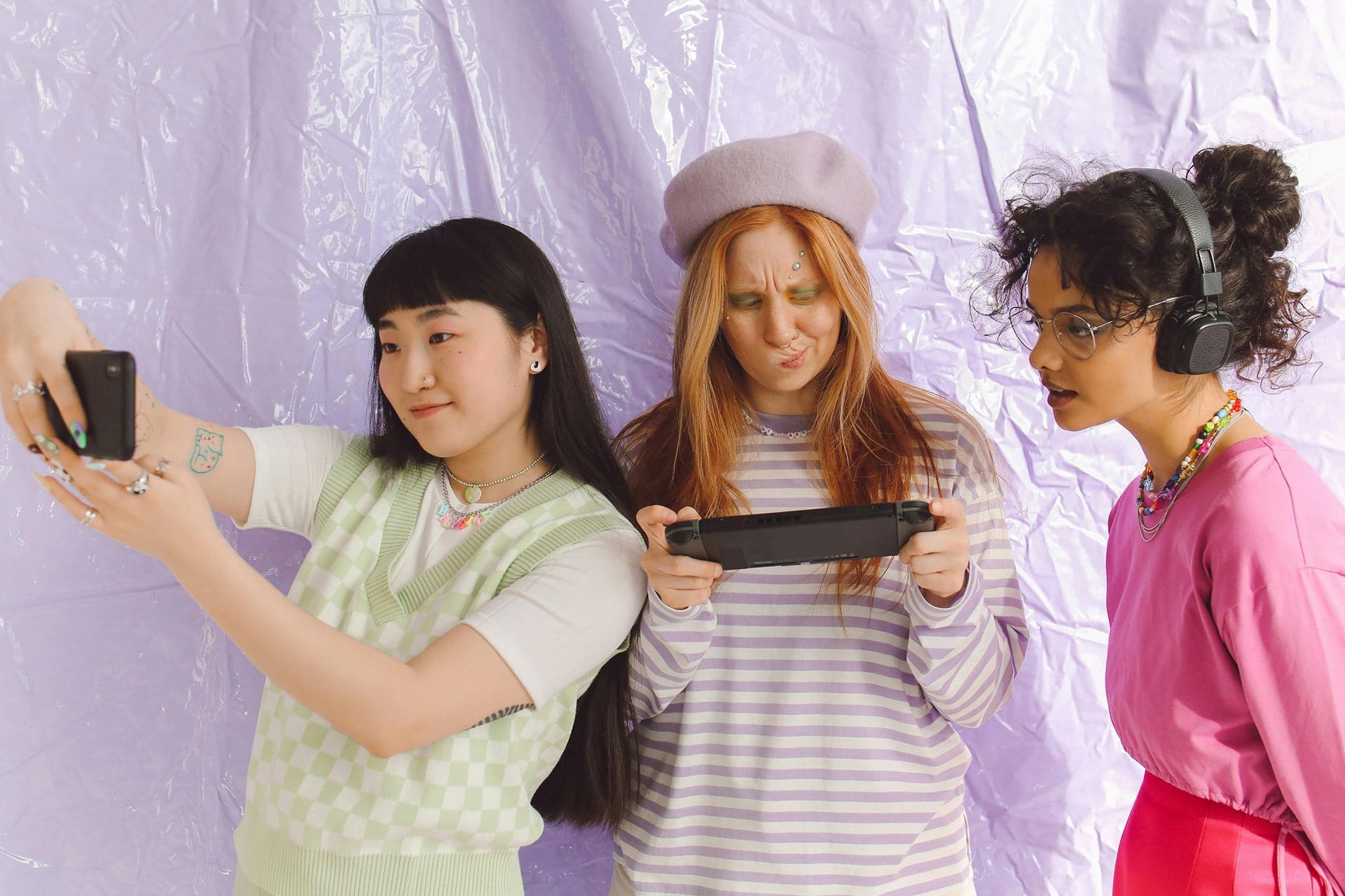 genz με κινητό και tiktok